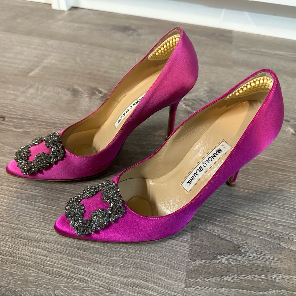 Manolo Blahnik Hangisi 105MM Embellished Satin Pumps, never worn
